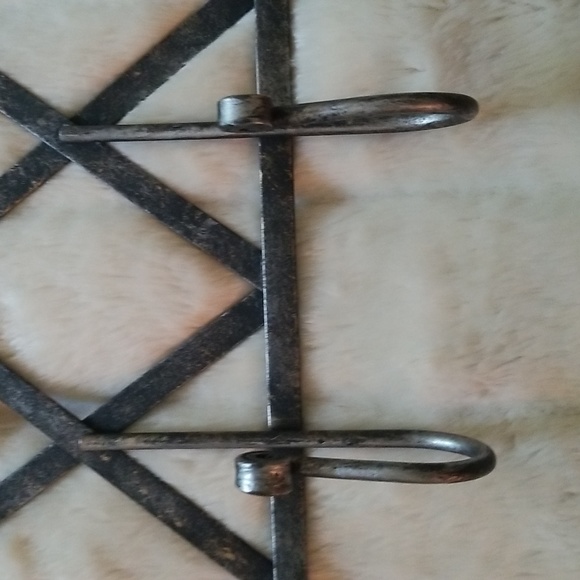 Home Interiors Metal 5 Hook Rack - Picture 3 of 7